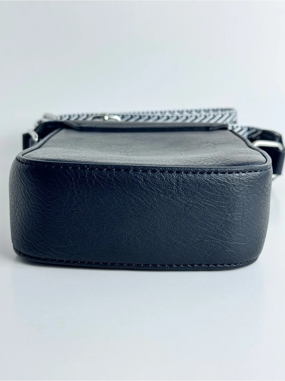 BOSTANTEN Black Vegan Leather Crossbody Phone Bag With Adjustable Strap